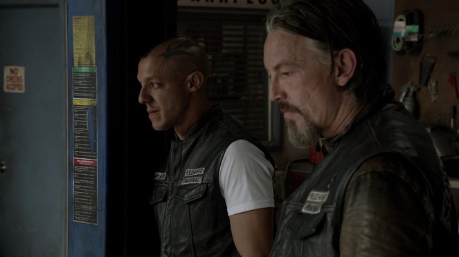 Sons of Anarchy - O beijo - Do filme - Theo Rossi, Tommy Flanagan