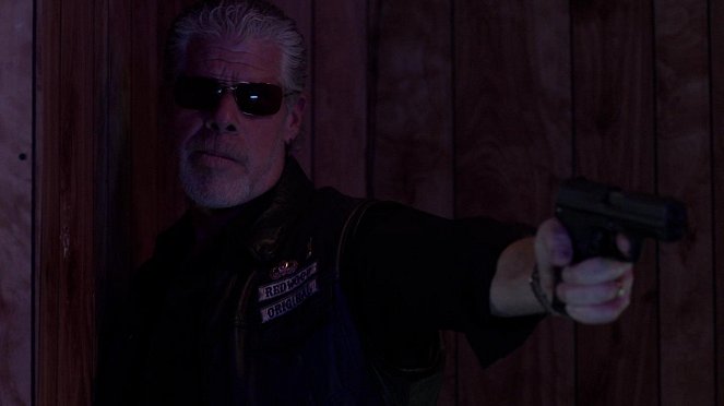 Sons of Anarchy - Hands - Photos - Ron Perlman
