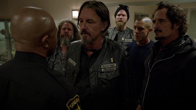 Sons of Anarchy - Hands - Photos - Mark Boone Junior, Tommy Flanagan, Ryan Hurst, Theo Rossi, Kim Coates