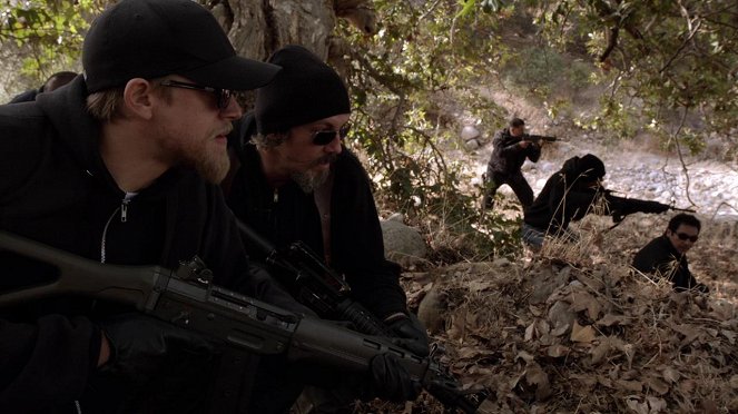 Sons of Anarchy - Call of Duty - Photos - Charlie Hunnam, Tommy Flanagan