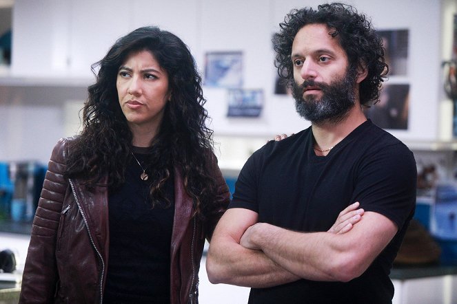 Brooklyn Nine-Nine - Season 4 - The Bank Job - Photos - Stephanie Beatriz, Jason Mantzoukas