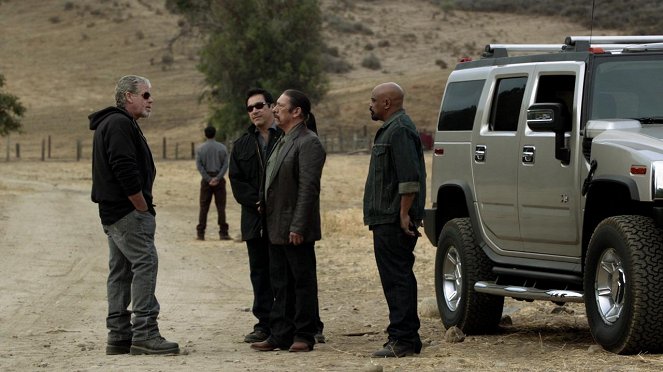 Sons of Anarchy - Burnt and Purged Away - Photos - Ron Perlman, Benito Martinez, Danny Trejo