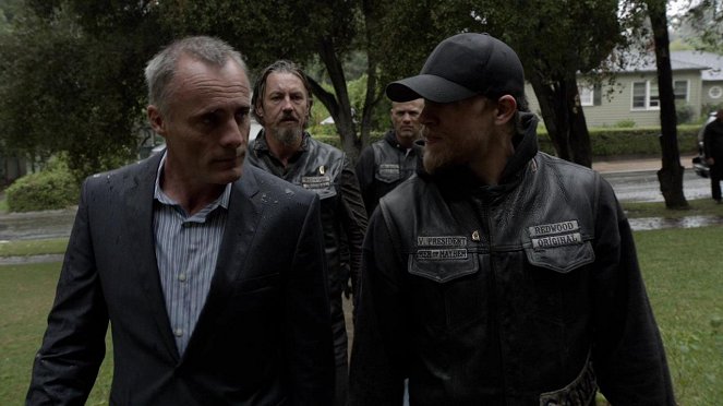 Sons of Anarchy - Burnt and Purged Away - Van film - Timothy V. Murphy, Tommy Flanagan, Charlie Hunnam