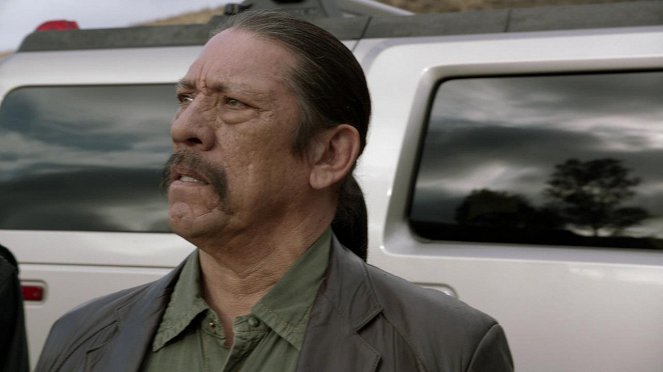 Sons of Anarchy - Burnt and Purged Away - Van film - Danny Trejo