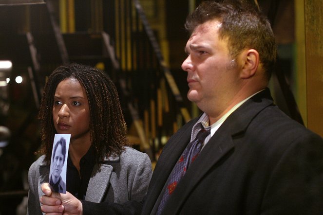Cold Case - Season 5 - The Road - Photos - Tracie Thoms, Jeremy Ratchford