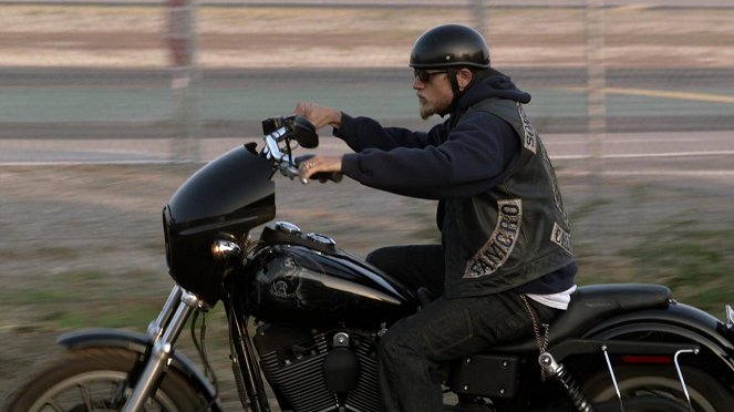 Sons of Anarchy - To Be, Act 1 - Van film - Charlie Hunnam