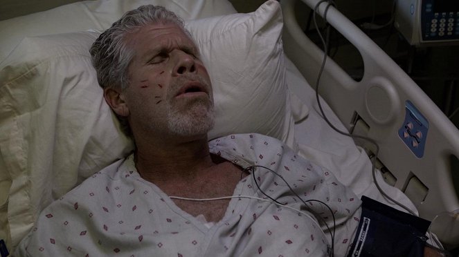 Sons of Anarchy - To Be, Act 2 - Van film - Ron Perlman