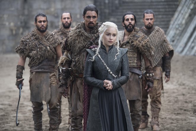 Game of Thrones - Eastwatch - Van film - Staz Nair, Emilia Clarke