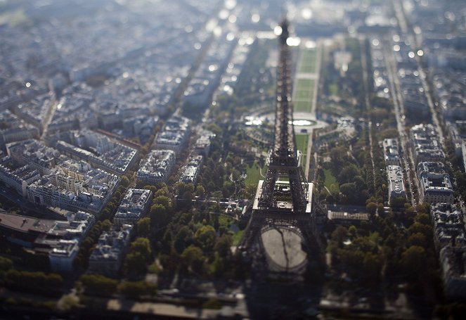 Paris, la ville à remonter le temps - Van film