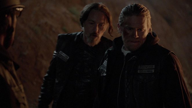 Sons of Anarchy - Sovereign - Photos - Tommy Flanagan, Charlie Hunnam