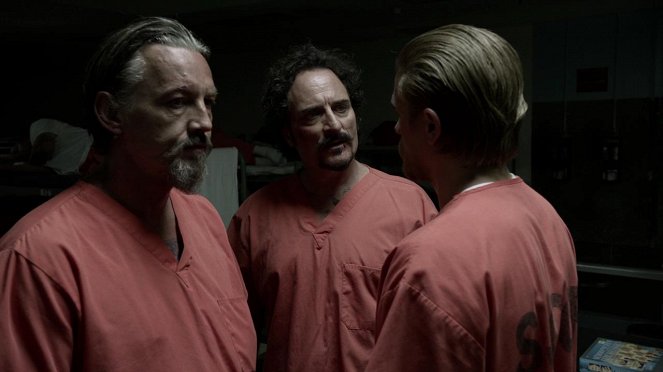 Sons of Anarchy - Laying Pipe - Photos - Tommy Flanagan, Kim Coates