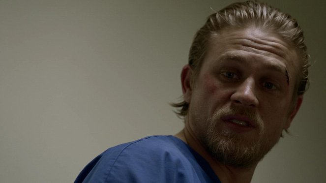 Sons of Anarchy - Season 5 - Laying Pipe - Photos - Charlie Hunnam