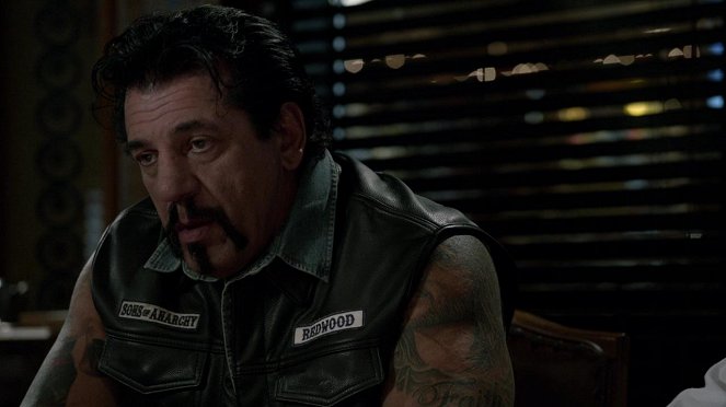 Sons of Anarchy - Orca Shrugged - Van film - Chuck Zito