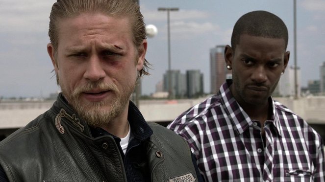 Sons of Anarchy - Small World - Van film - Charlie Hunnam, Mo McRae
