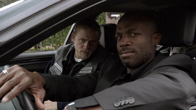 Sons of Anarchy - Small World - Photos - Charlie Hunnam, Billy Brown