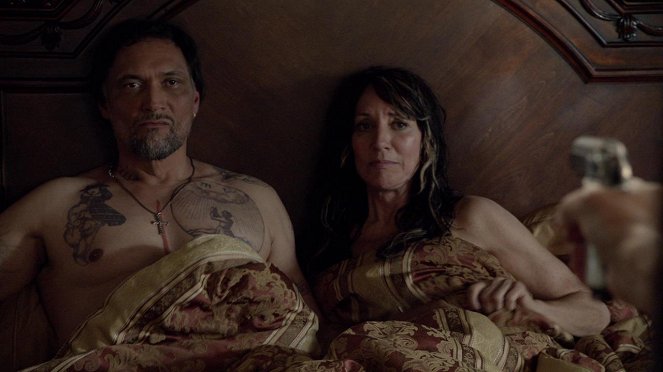 Sons of Anarchy - Small World - Photos - Jimmy Smits, Katey Sagal