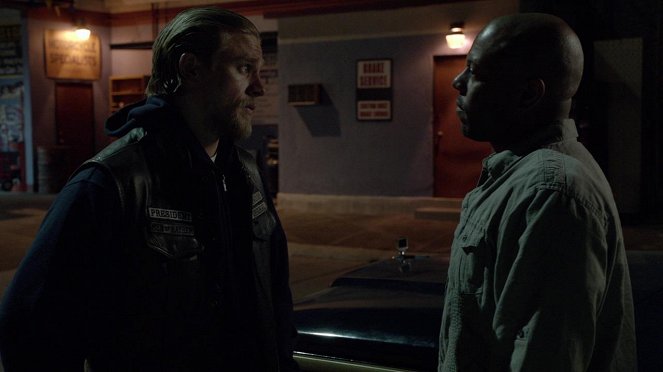 Sons of Anarchy - Ablation - Van film - Charlie Hunnam, Rockmond Dunbar