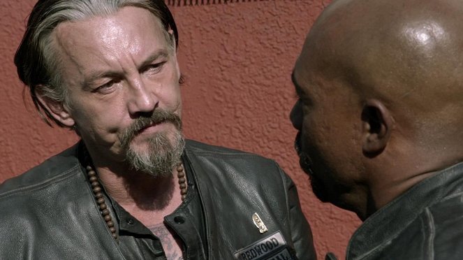 Sons of Anarchy - Crucifixed - Photos - Tommy Flanagan