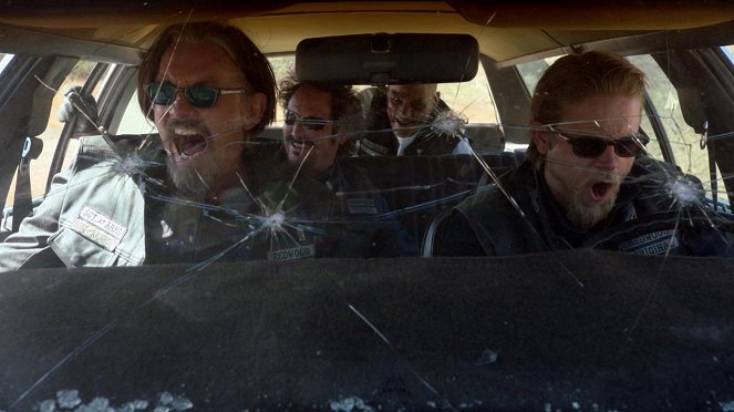 Sons of Anarchy - To Thine Own Self - Van film - Tommy Flanagan, Kim Coates, Charlie Hunnam