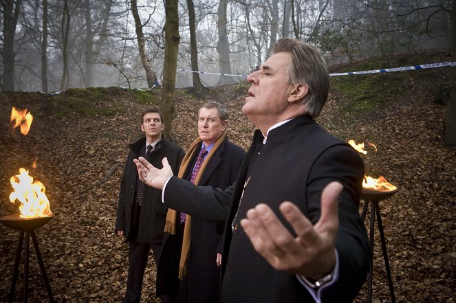 Midsomer Murders - Season 11 - Talking to the Dead - Photos - Jason Hughes, John Nettles, Jeroen Krabbé