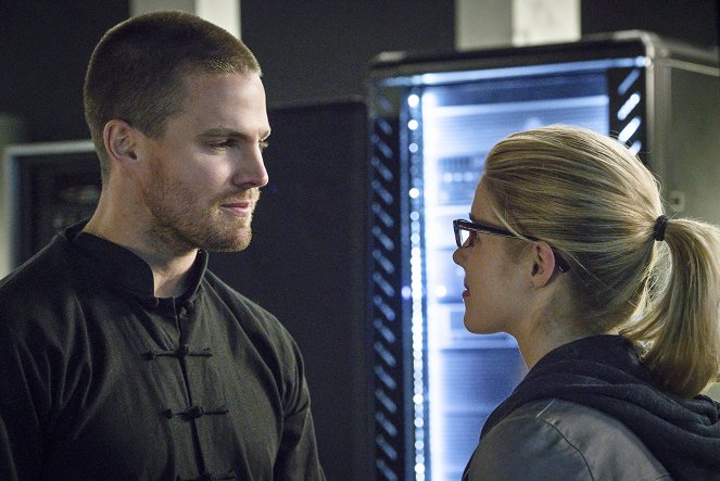 Arrow - My Name Is Oliver Queen - Photos