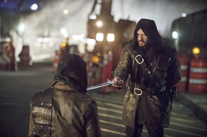 Arrow - My Name Is Oliver Queen - Photos