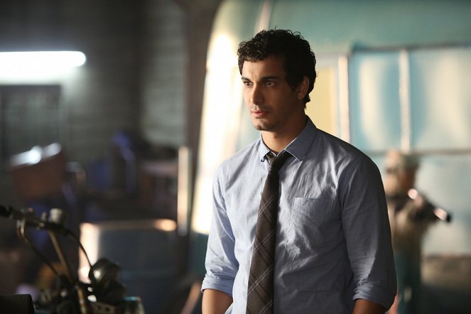 Scorpion - Father's Day - Photos - Elyes Gabel
