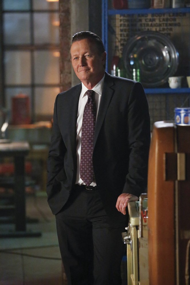 Scorpion - Season 1 - Rogue Element - Photos - Robert Patrick