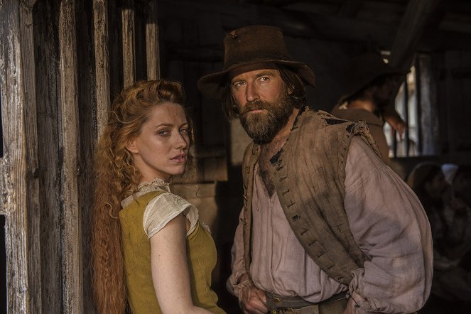 Jamestown - Season 1 - Promokuvat - Niamh Walsh, Dean Lennox Kelly