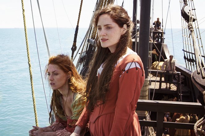 Jamestown - Episode 1 - Photos - Niamh Walsh, Sophie Rundle