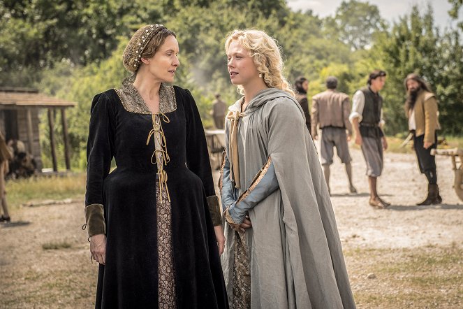 Jamestown - Season 1 - Episode 3 - Film - Claire Cox, Naomi Battrick