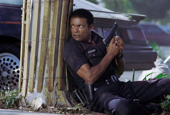 44 Minutes: The North Hollywood Shoot-Out - Do filme - Mario Van Peebles