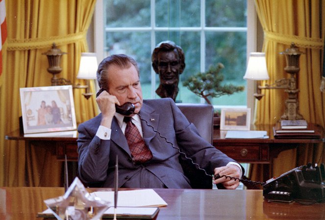 Nixon in the Den - Photos