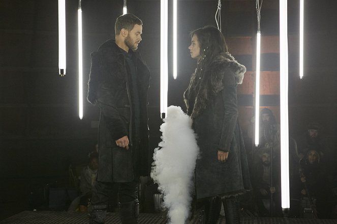 Killjoys - Season 3 - The Lion, the Witch & the Warlord - Van film - Aaron Ashmore, Hannah John-Kamen