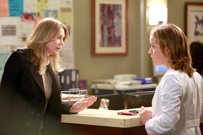 Grey's Anatomy - Season 9 - Love Turns You Upside Down - Photos - Ellen Pompeo, Tina Majorino