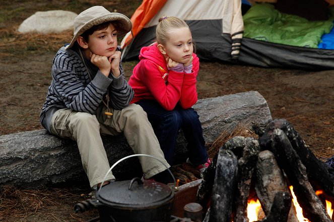 The Neighbors - Season 1 - Camping - Kuvat elokuvasta