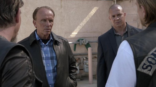 Sons of Anarchy - Season 6 - Straw - Photos - Peter Weller, John Lewis