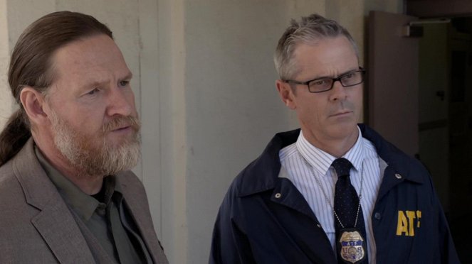 Sons of Anarchy - Season 6 - One One Six - Photos - Donal Logue, C. Thomas Howell