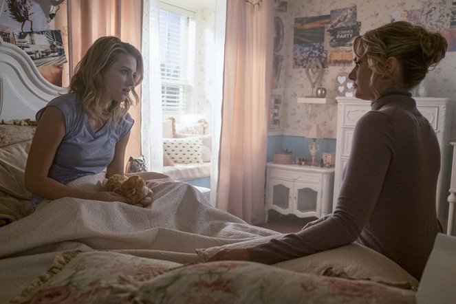 Riverdale - Capítulo 10: Días sin huellas - De la película - Lili Reinhart, Mädchen Amick