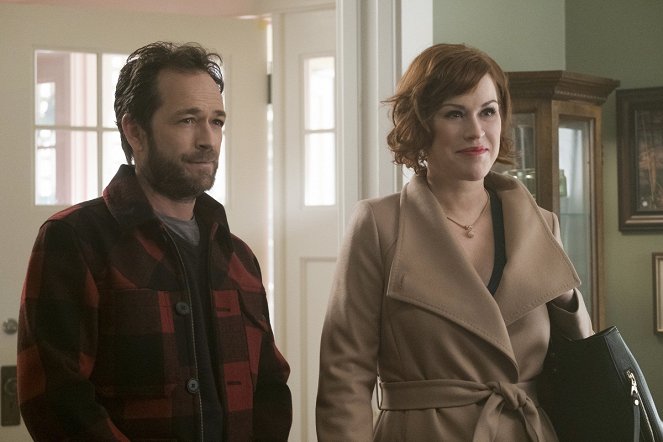 Riverdale - Season 1 - Chapter Ten: The Lost Weekend - Photos - Luke Perry, Molly Ringwald