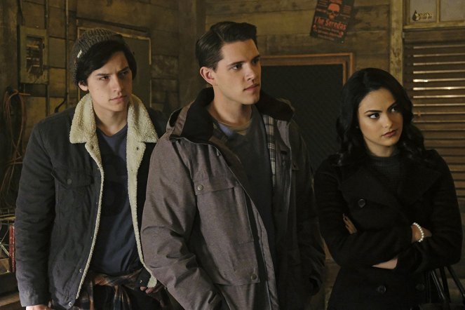 Riverdale - Chapter Twelve: Anatomy of a Murder - Photos - Cole Sprouse, Casey Cott, Camila Mendes