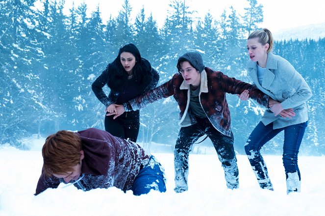 Riverdale - Chapter Thirteen: The Sweet Hereafter - Photos - K.J. Apa, Camila Mendes, Cole Sprouse, Lili Reinhart