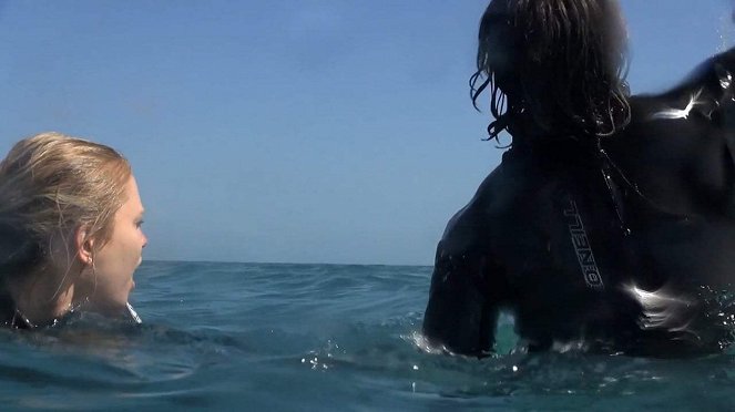 Nyílt tengeren - Cápák között - Filmfotók