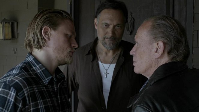 Sons of Anarchy - O Rei louco - Do filme - Charlie Hunnam, Jimmy Smits, Peter Weller