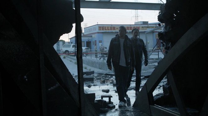 Hijos de la anarquía - Salvage - De la película - Charlie Hunnam, Tommy Flanagan