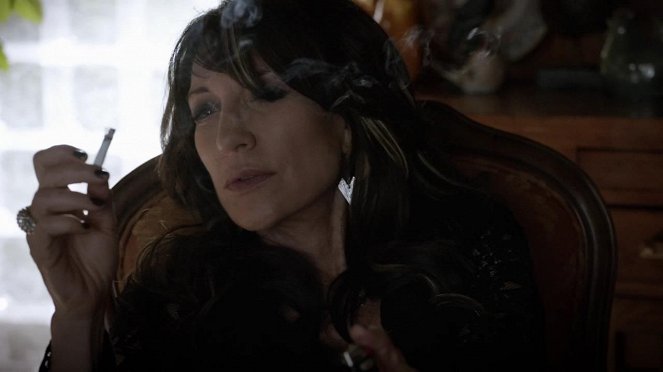 Sons of Anarchy - A Mother's Work - Photos - Katey Sagal