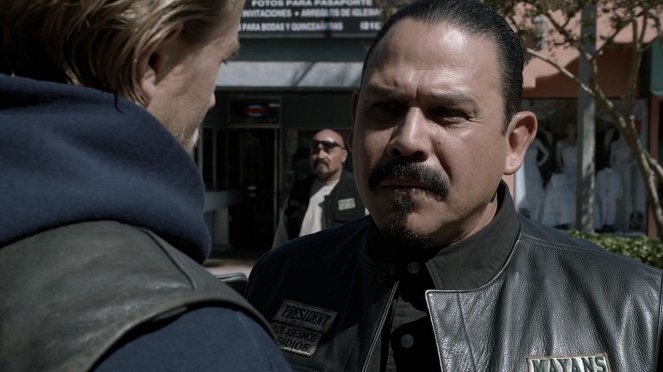 Sons of Anarchy - Season 6 - A Mother's Work - Photos - Emilio Rivera