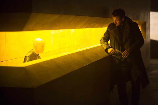 Blade Runner 2049 - Van film - Tómas Lemarquis, Ryan Gosling