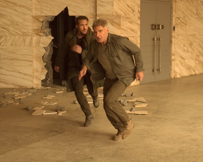 Blade Runner 2049 - Van film - Ryan Gosling, Harrison Ford