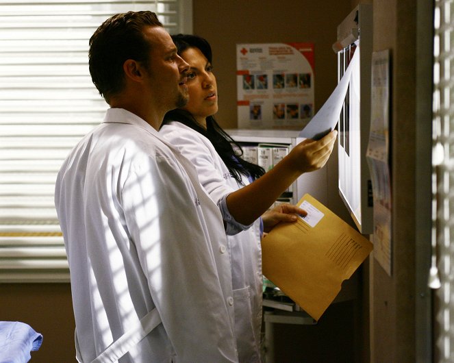 Grey's Anatomy - Season 4 - A Change Is Gonna Come - Photos - Justin Chambers, Sara Ramirez